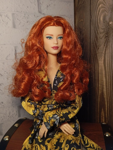 Хотя сейчас мне хочется назвать её Роксаной или Роксоланой. А может быть, и Рогнедой... Хотя сейчас мне хочется назвать её Роксаной или Роксоланой. А может быть, и Рогнедой...