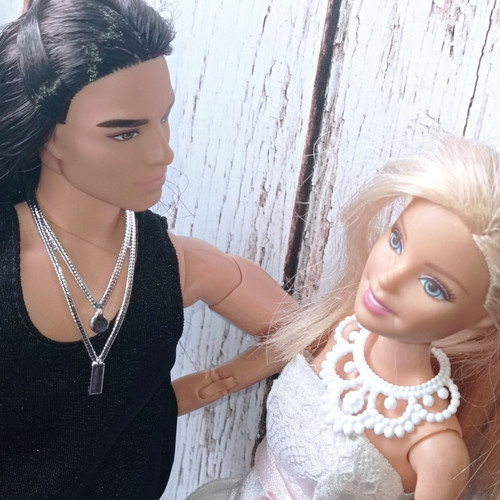 Причём, имя у неё долгое время было Блонди, пока не придумалась "Весенняя сказка", где я обыграла название "Иван-да-Марья" — и пришлось девушке стать Марусей. Причём, имя у неё долгое время было Блонди, пока не придумалась "Весенняя сказка", где я обыграла название "Иван-да-Марья" — и пришлось девушке стать Марусей.