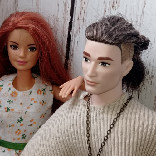 У меня сначала появились куклы, а уж потом сложилась история про них. Изначально она была Рыжаной и считалась дочкой Змея Горыныча. Но такой выверт оказался не под силу моему воображению, так что Рыжана Горыновна стала Елисаветой Многомысловной. У меня сначала появились куклы, а уж потом сложилась история про них. Изначально она была Рыжаной и считалась дочкой Змея Горыныча. Но такой выверт оказался не под силу моему воображению, так что Рыжана Горыновна стала Елисаветой Многомысловной.