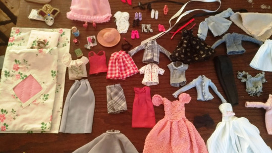 И поэтому тут некоторые предметы гардероба лишние, а каких-то не хватает.