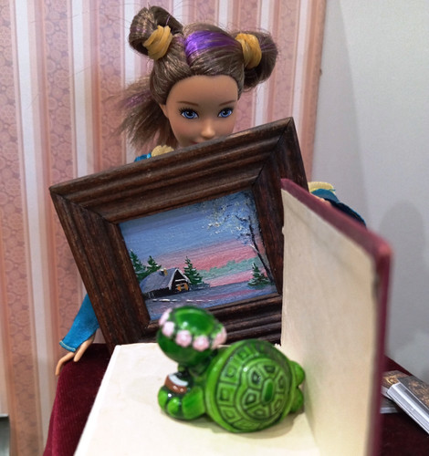 Но я уже её тут показывала. У куклы хорошенькое личико, но совершенно негнущиеся руки-ноги, особенно не пофотографируешь. Но я уже её тут показывала. У куклы хорошенькое личико, но совершенно негнущиеся руки-ноги, особенно не пофотографируешь.